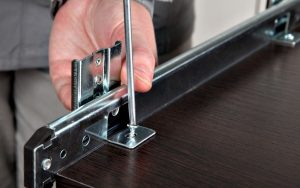 cách lắp đặt ray trượt giảm chấn