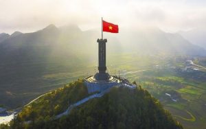 Cột cờ Lũng Cú